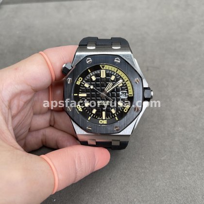 QC photographs, Royal Oak Offshore Diver 15720ST, black dial, 7 frames